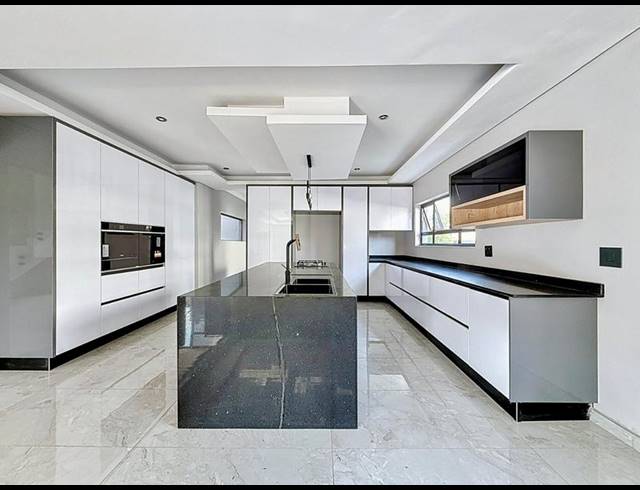 6 BEDROOM HOUSE FOR SALE IN SIX FOUNTAINS RESIDENTIAL ESTATE